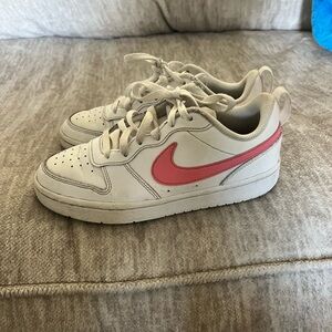 Girls Nike shoes size 4.5